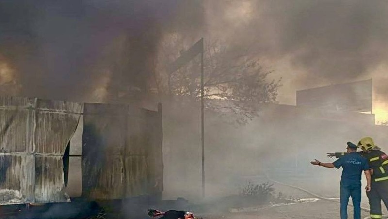    Пожар был ликвидирован, здание СТО не пострадало Фото: ГУ МЧС РФ по Ставропольскому краю