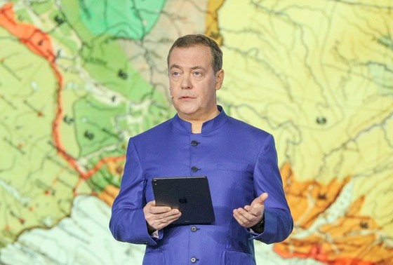     Дмитрий Медведев