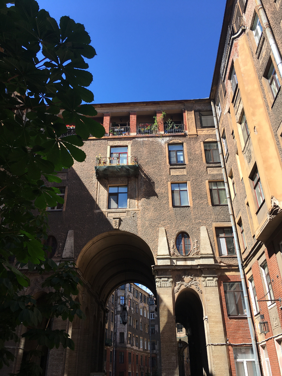 Толстовский дом. Во время Великой Отечественной войны здесь находилось бомбоубежище