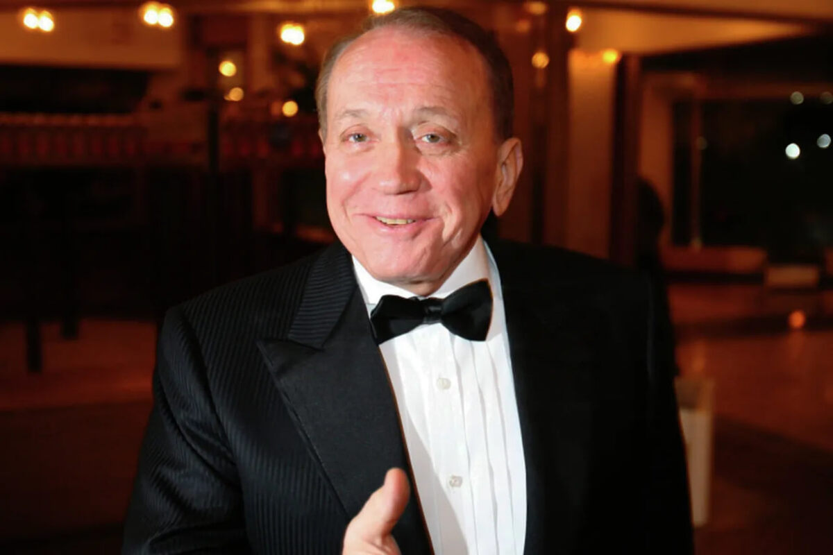     Юмор эпохи: как Александр Масляков создал «Планету КВН»