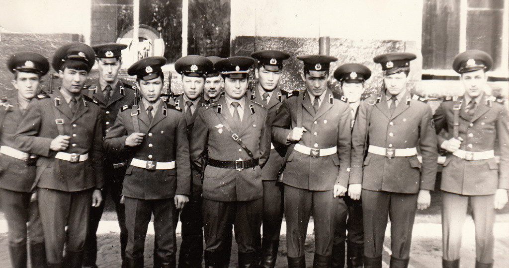 Сержанты были на своих местах...