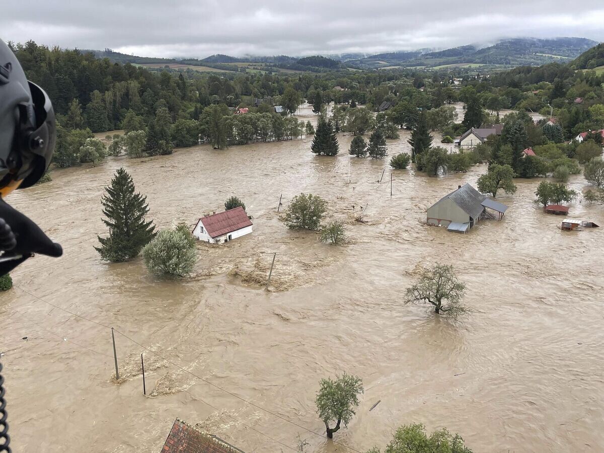    Затопленная территория возле реки Ныса-Клодзка, Польша© AP Photo / KG PSP
