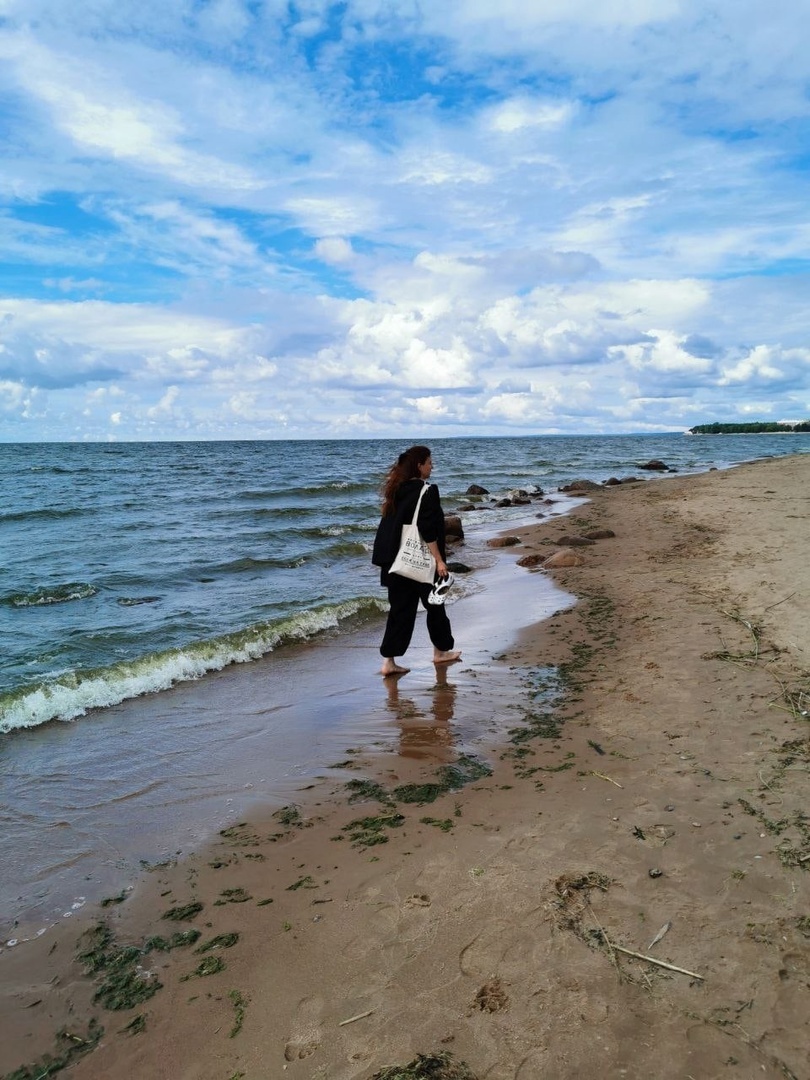 на последней фотографии я изображаю "облако в штанах" - как юный Маяковский, который тут свою поэму и писал - в Куоккале (то есть в Репино)