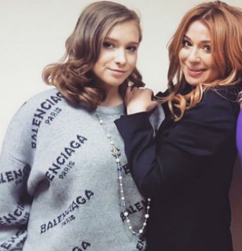 Алена Апина с дочерью, архивное фото