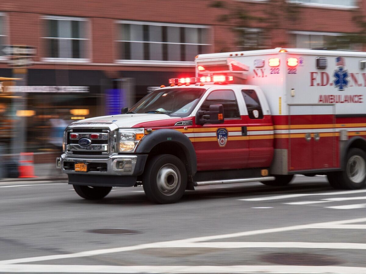    Автомобиль скорой помощи на улице Нью-Йорка© РИА Новости / Дмитрий Паршин