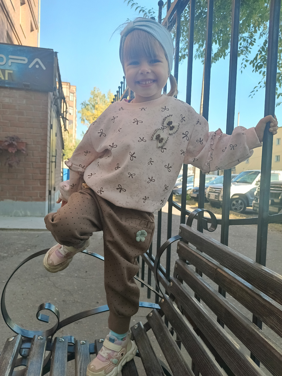 Позируем на лавочке 