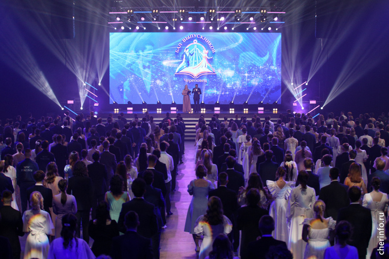    Речь о последних звонках и выпускных. Законопроект о запрете розничной продажи алкоголя в эти дни рассмотрят 25 сентября депутаты Заксобрания