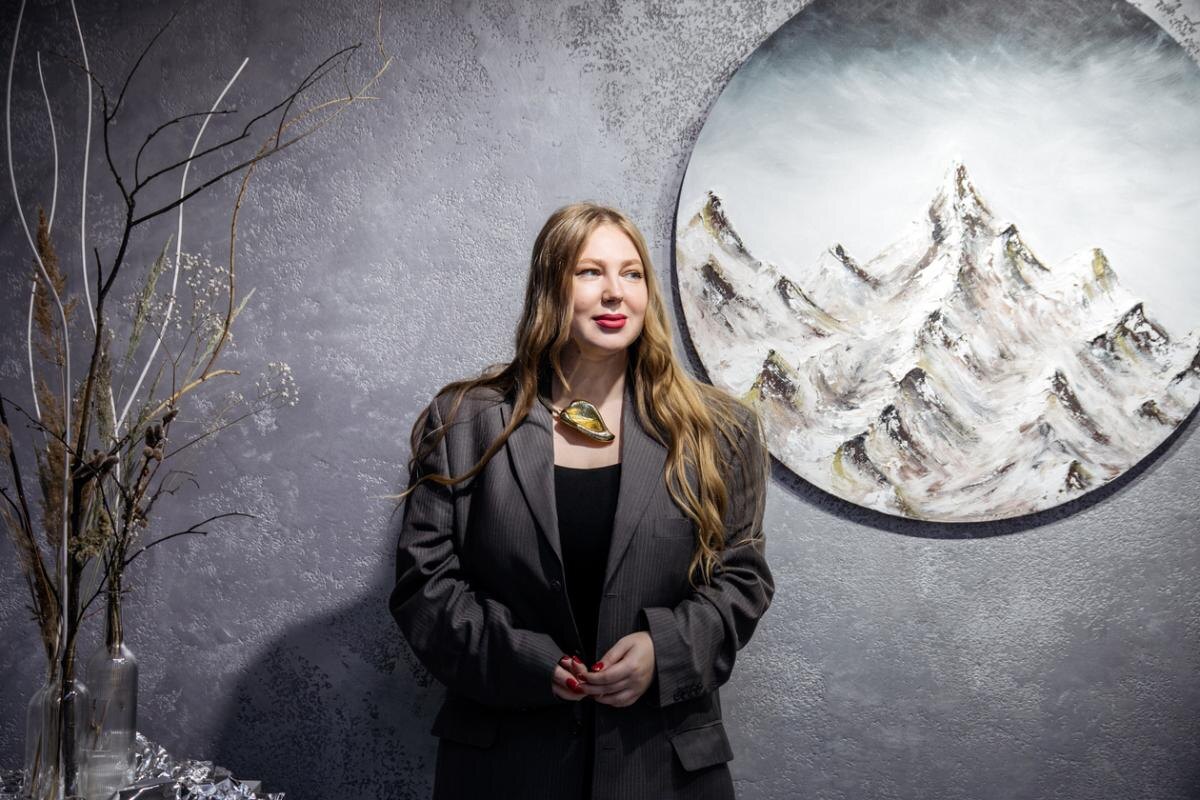    В Сургуте работает ботаническая выставка Евгении Луценко