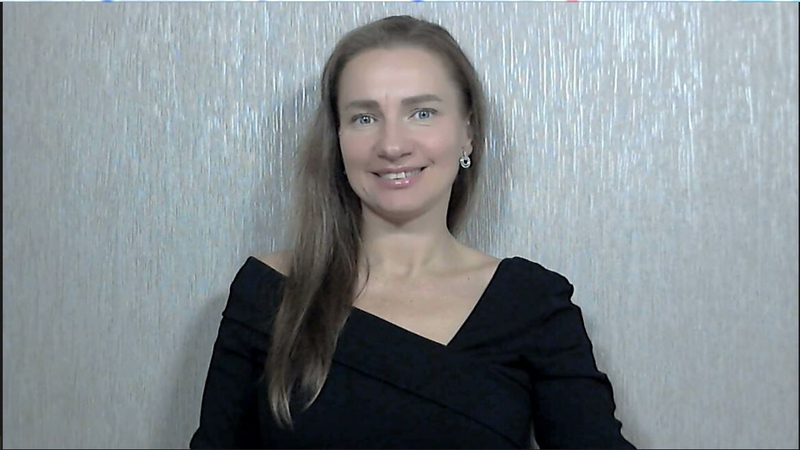 На фото автор Дзен-канала, Ирина Князева, карьерный консультант №1 по мнению ведущего отраслевого сервиса HRTIME.