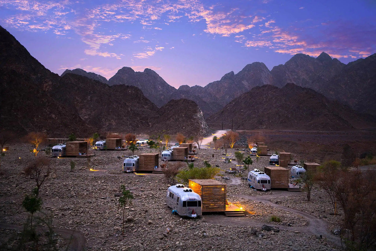 на фото Sedr Trailers