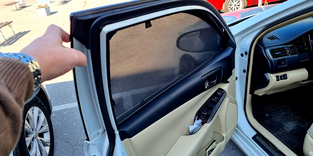 Останавливает ГИБДД - «что на стеклах, шторки, штраф захотел»: их же можно ставить или нет