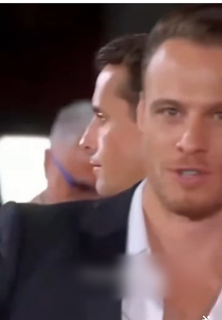 Фото из открытых источников. Керем Бюрсин 