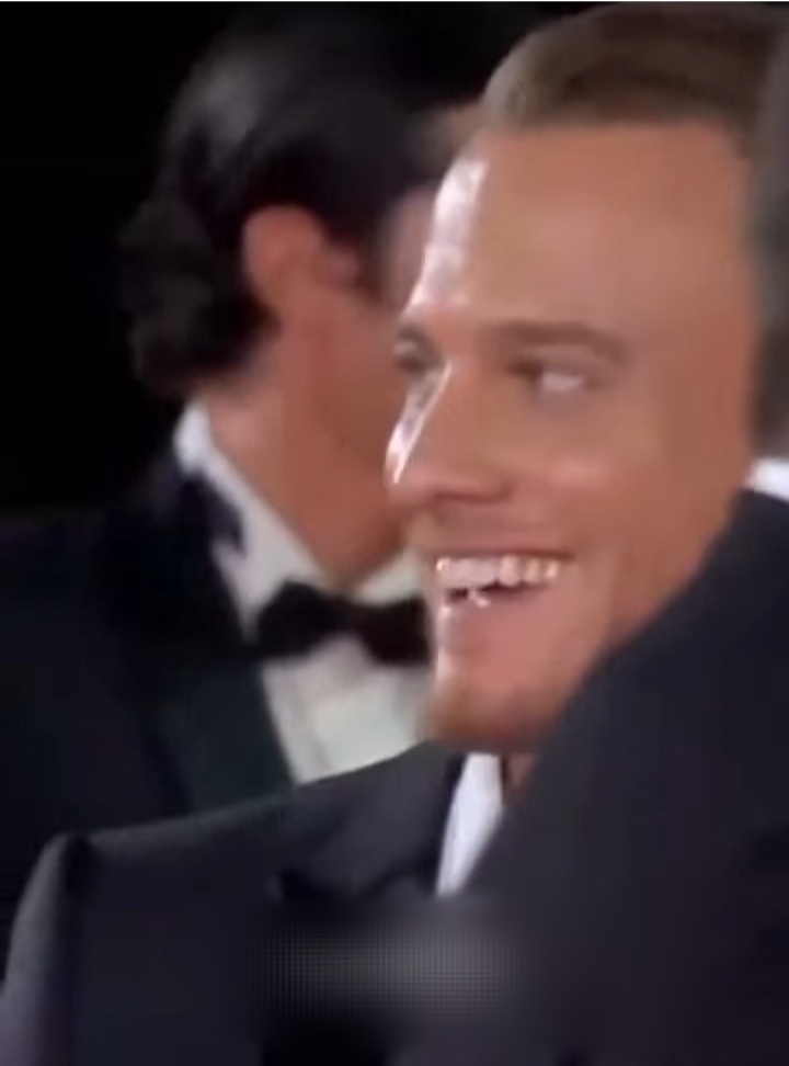 Фото из открытых источников. Керем Бюрсин 