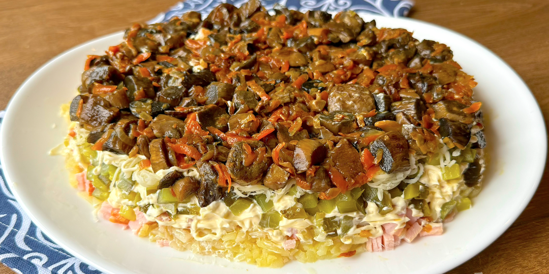 Салат «Август»: приготовила вкусное блюдо из сезонных продуктов