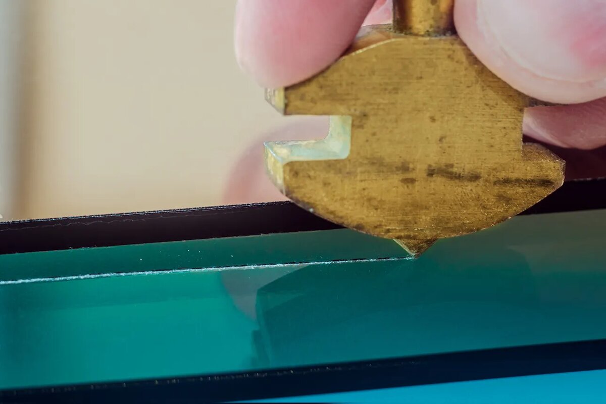 Как сделать приспособление для резки стекла своими руками: видеоинструкция