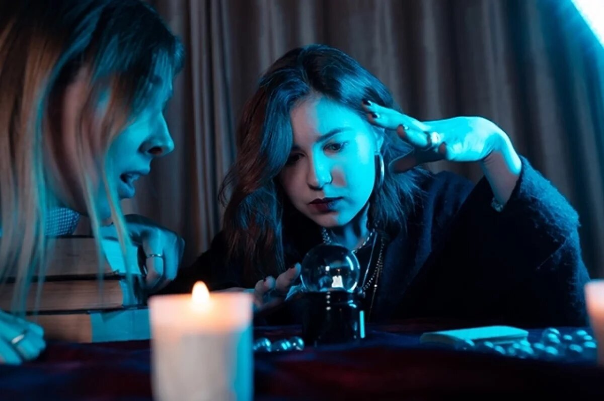    В объятия «магов» людей толкает страх за себя и своих близких. А аферисты этим умело пользуются.