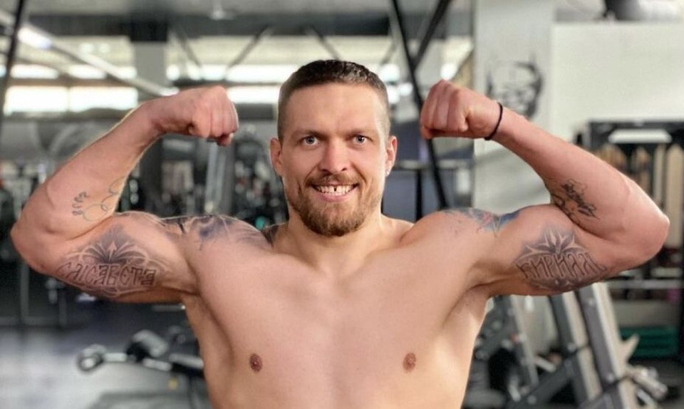    Чемпиона мира по боксу Александра Усика задержали в Польше в аэропорту Личная страница героя публикации в соцсети