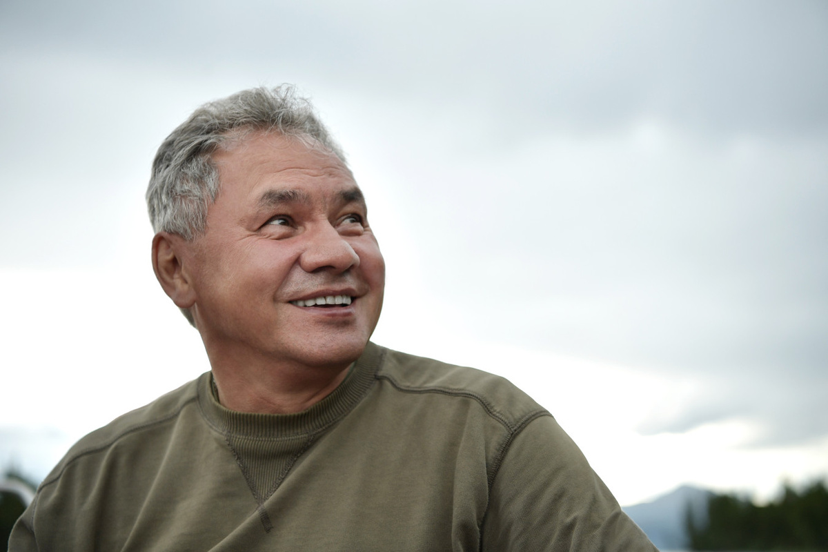 Сергей Кужугетович Шойгу                        https://yandex.ru/images/search 