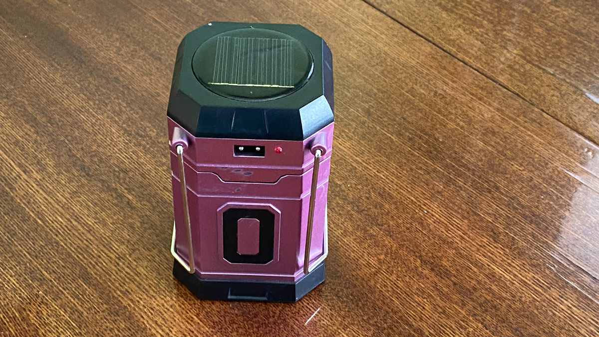 Фонарь в сложенном состоянии, ручки опущены