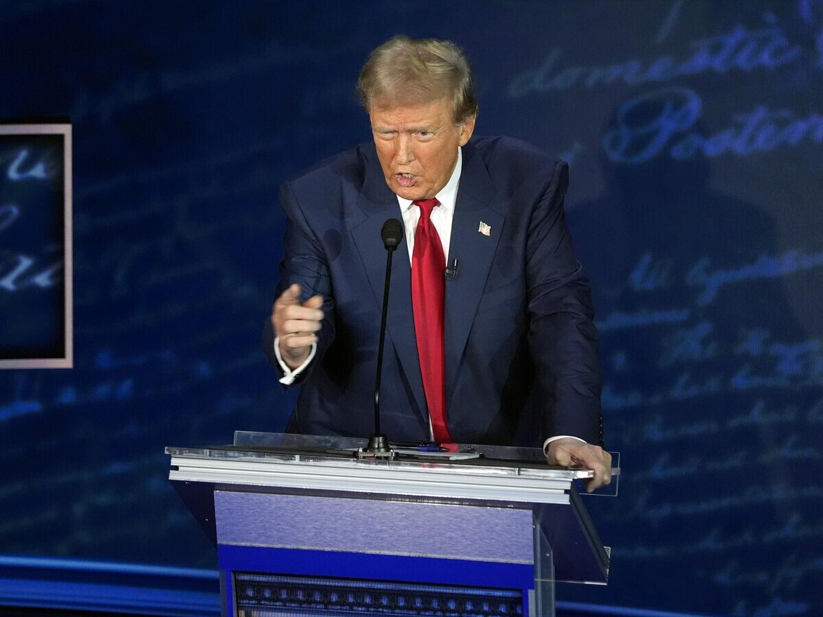    Кандидат в президенты США Дональд Трамп на предвыборных дебатах с Камалой Харрис© AP Photo / Alex Brandon