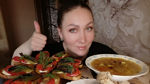 МУКБАНГ/КИСЛЫЕ ЩИ🔥С ИЗЮМИНКОЙ🤤БУТЕРЫ С ШПРОТАМИ🐟И МОСОЛ😆/НАБАТРАЧИЛАСЬ МОЖНО И ПОЖРАТИ🤪