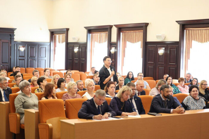 Главврачи Хабаровского края не смогли выбрать себе министра. Фото со встречи Дмитрия Демешина с медиками от пресс-службы правительства региона 