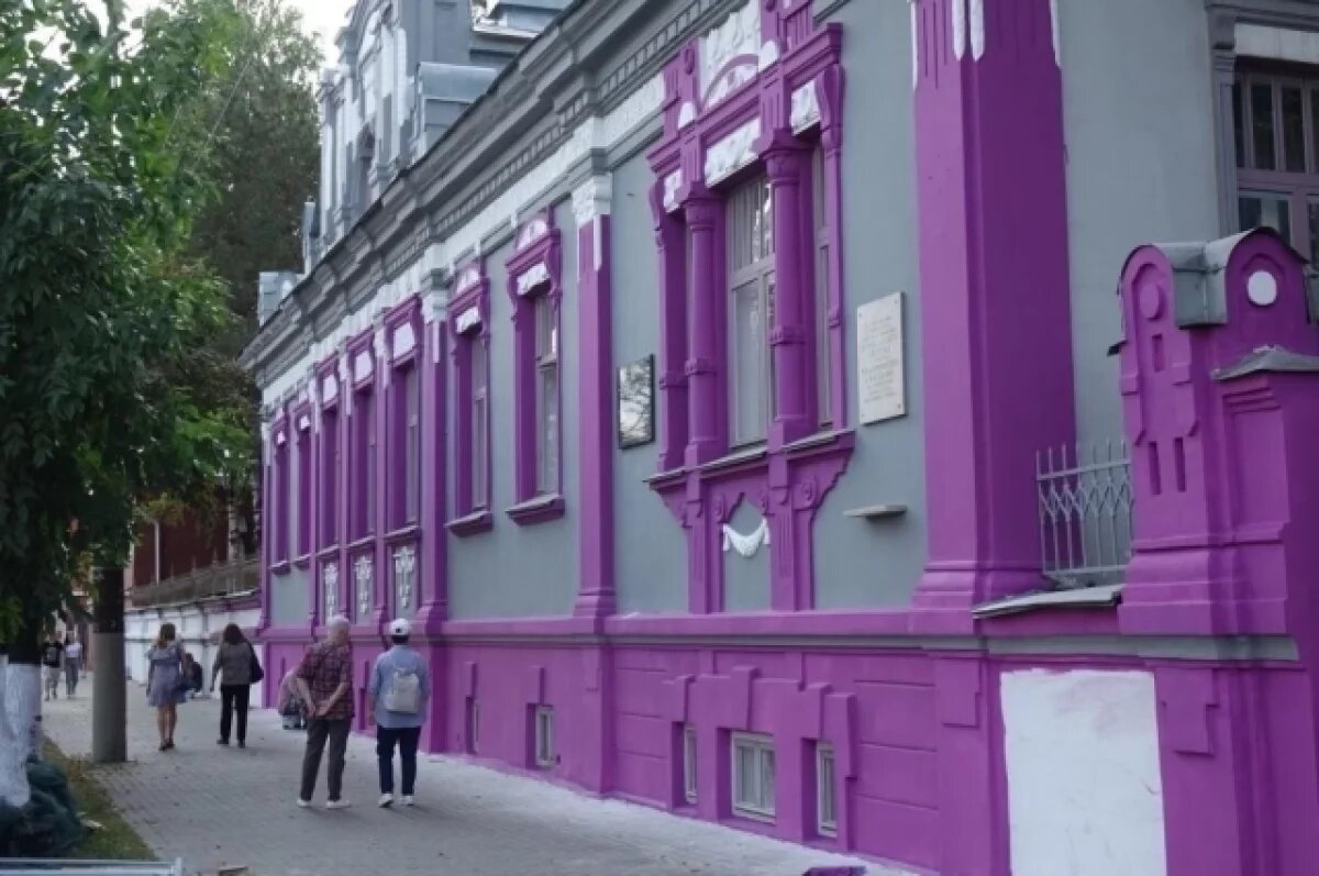     Подрядная организация выполнила большую часть работ по покраске фасада