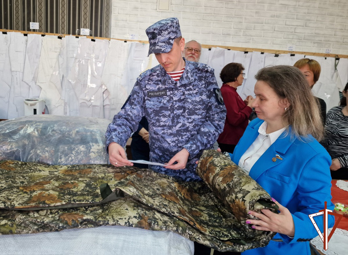   Росгвардейцы поздравили волонтёров организации «Шьём для наших»