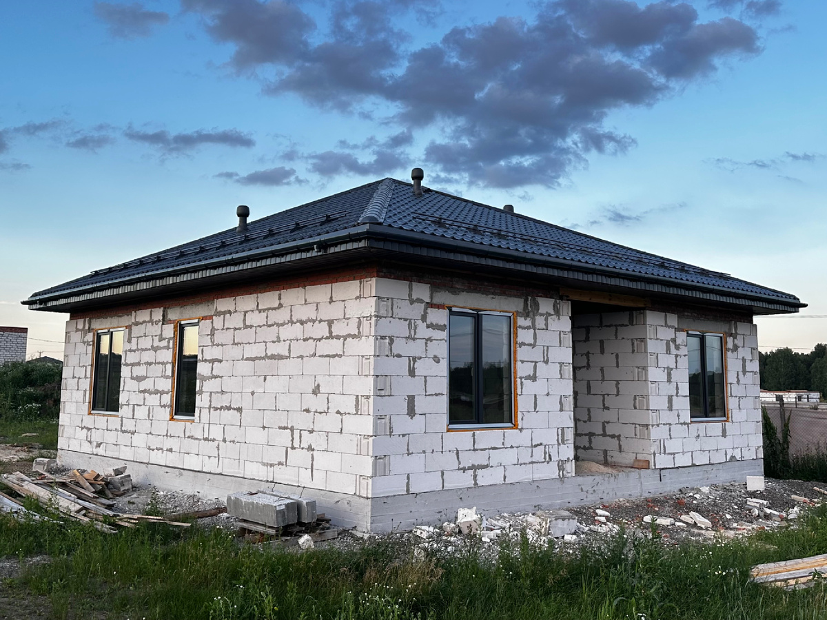 Дом района «КайСити Комфорт Плюс» на этапе строительства 