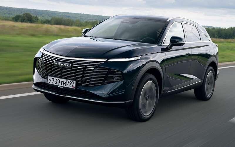    С мотором 1.5 и передним приводом Haval F7 длиной почти 4,8 м стоит 2,7-2,9 млн рублей. Полноприводный кроссовер с двигателем 2.0 оценивается в 3,1-3,5 млн.