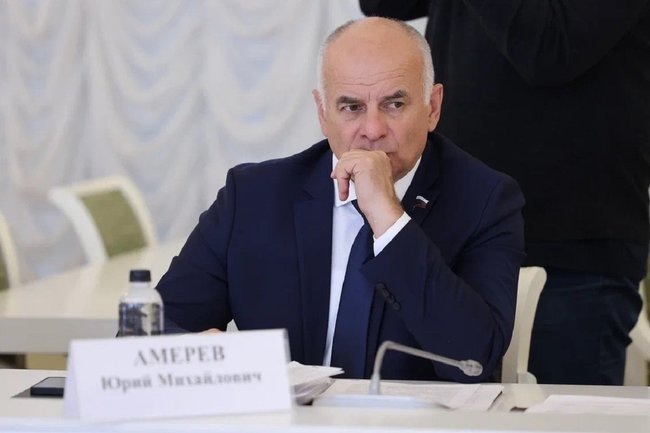    Председатель Курской облдумы Юрий Амерев