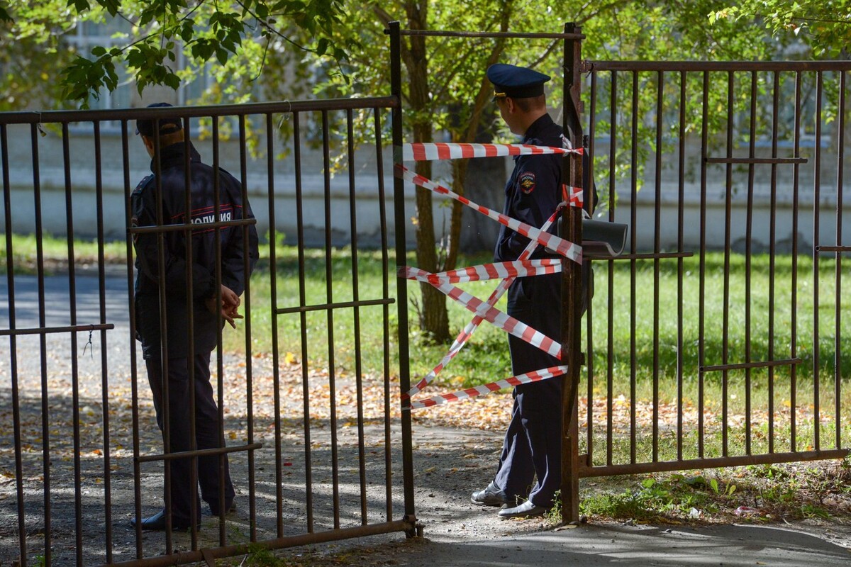    Обстановка у школы в Челябинске / Источник: © Андрей Попов/ТАСС