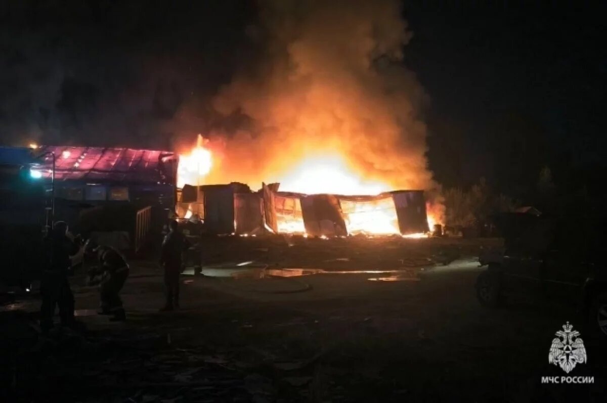    В Ярославле полностью ликвидировали пожар на СТО в Дзержинском районе