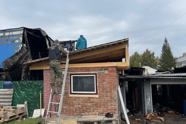    От дома практически ничего не осталось. Фото: СУ СК России по Новосибирской области