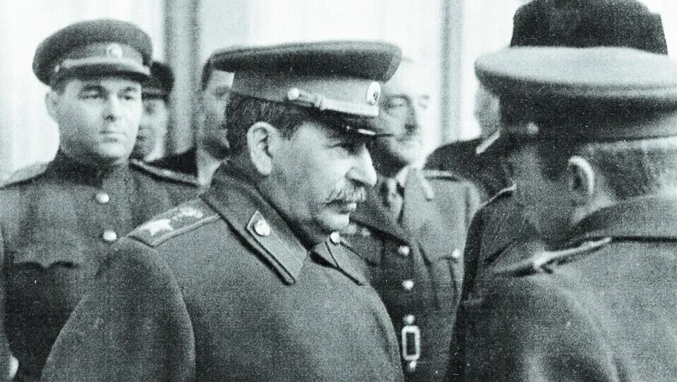 Хозяйка дома не хотела пускать Сталина на ночлег... Секретные визиты Сталина на передовую