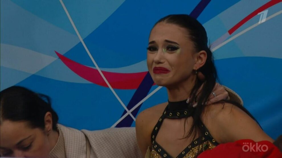    Аннабель Морозов плачет после выступления на Гран-При России в Красноярске. Фото: стоп-кадр прямого эфира «Первого канала»