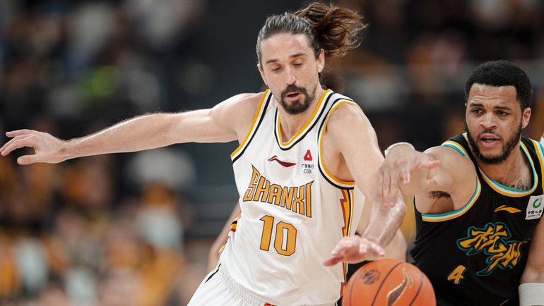    Алексей Швед (№10) продолжит выступать за «Шаньси Лунгс». Global Look Press