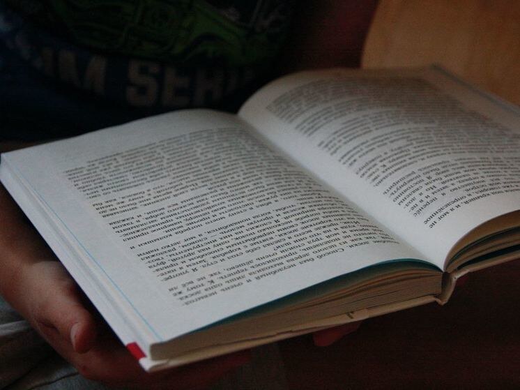     Абитуриентам внимательно читать стоит не только книги. Фото: «МК в Питере»