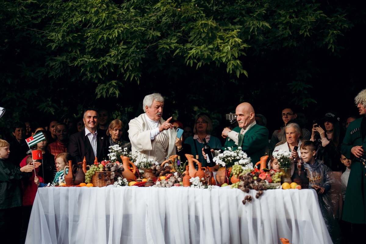 Абхазское застолье