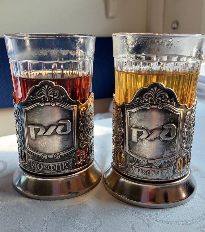 Чай в легендарных подстаканниках, фото автора, сентябрь 2024