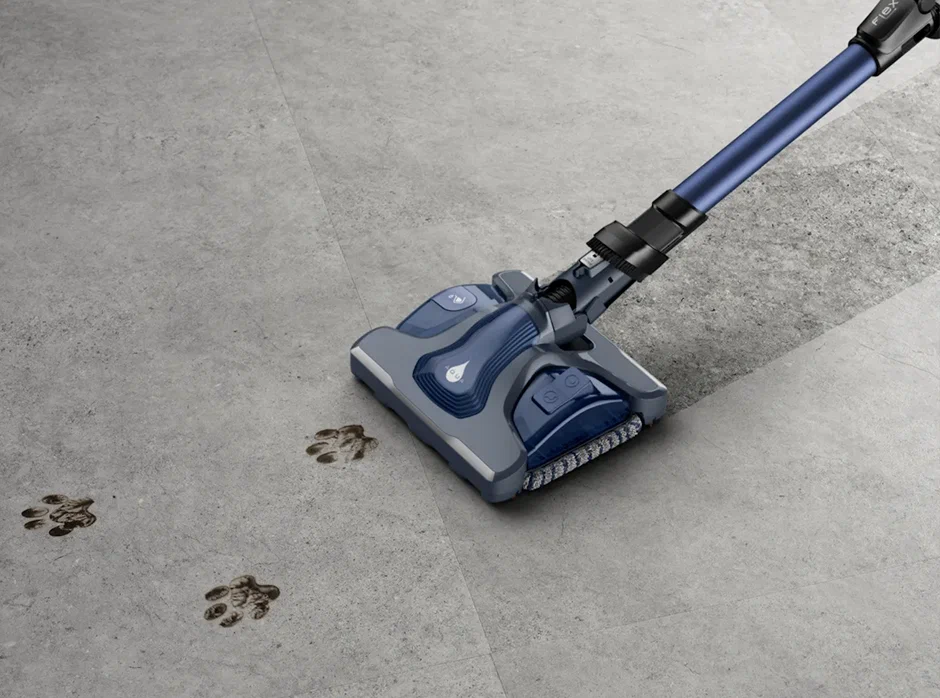 Резервуар для воды легко снимается — вы сможете его наполнить даже в небольшой раковине