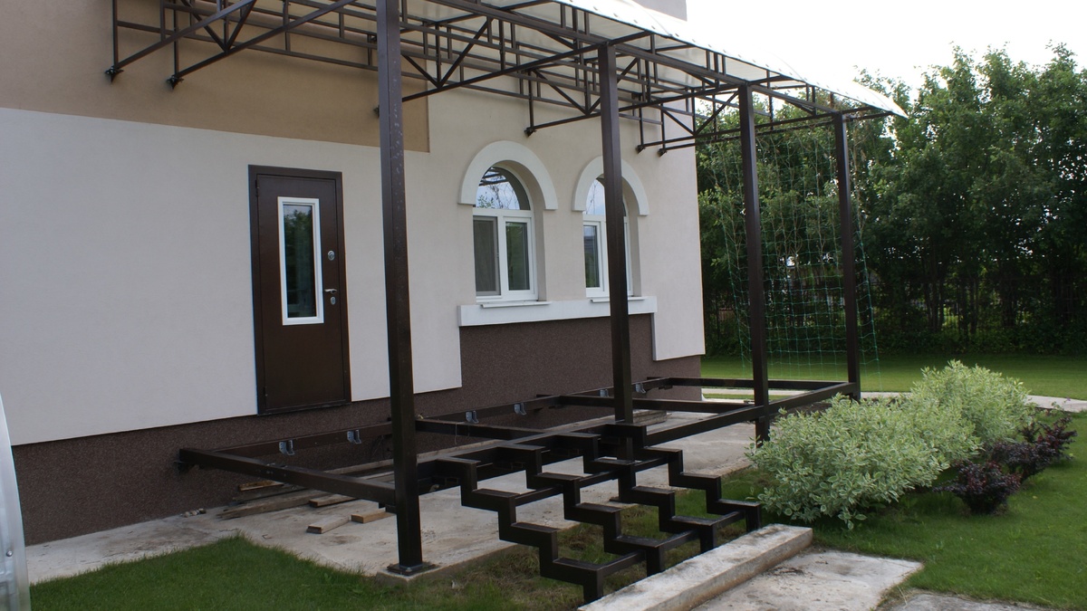    Основная несущая конструкция имелась.