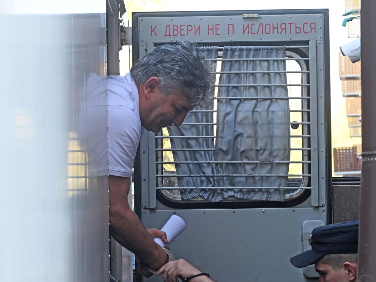    Бывший адвокат Эльман Пашаев перед заседанием суда в Москве© РИА Новости / Михаил Воскресенский