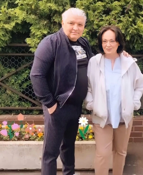 Можно сколько угодно плеваться от ее нарочитого хамоватого тона в телеэфирах, но читая ее раннюю биографию и воспоминания очевидцев того, как она карабкалась на свой Олимп – проникаешься уважением к-11