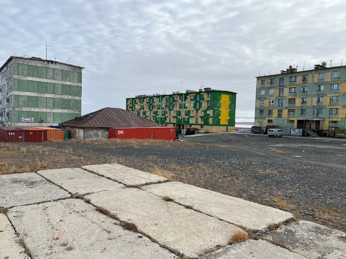 Во дворе, п.Тикси-3