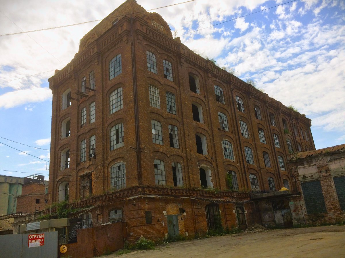 Город Сызрань. Руины мельницы братьев Чернухиных. Фотография 2019 года.