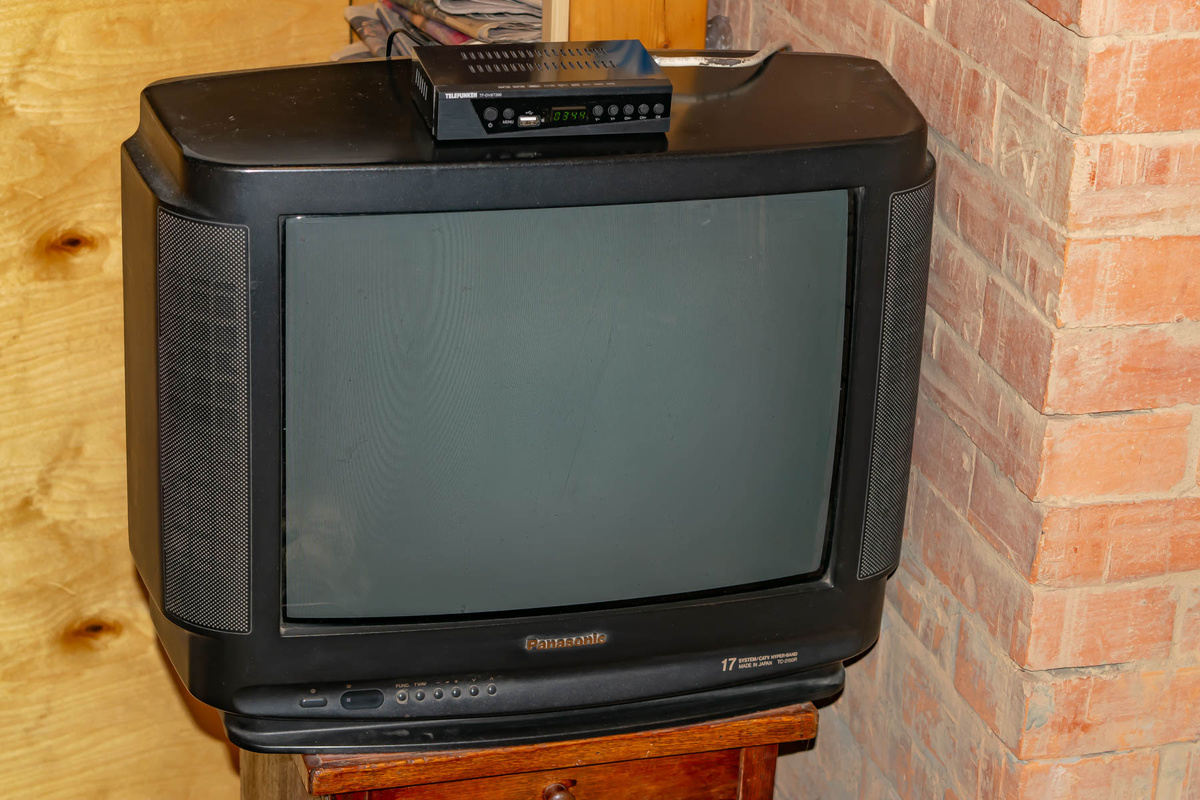 Приставка Telefunken TF-DVBT260 и телевизор Panasonic TC-2150RM