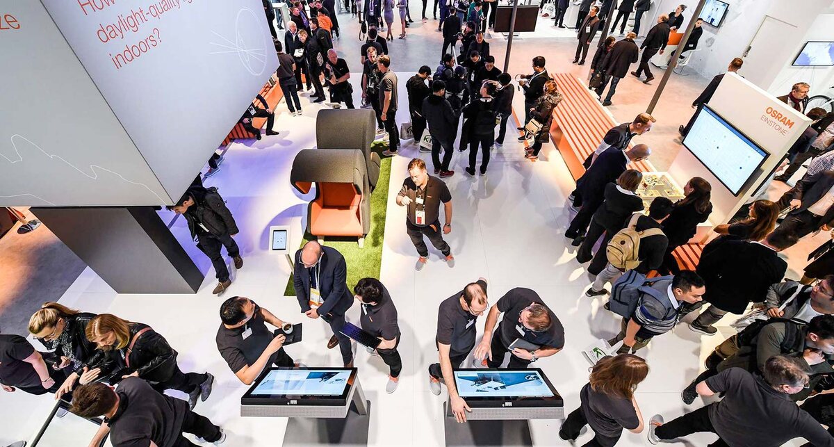 Интерьерные выставки представляют собой особый формат мероприятий, который дает возможность в полной мере оценить работы разных компаний, сравнить их между собой, познакомиться с дизайнерами интерьера и извлечь прочие выгоды.