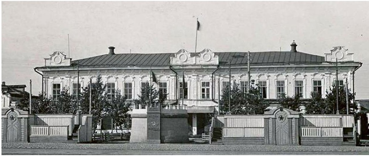 Усадьба династии Ухиных в Покровске. Усадьба принадлежала деду художника покровского купца и мецената Н.А. Ухину. 