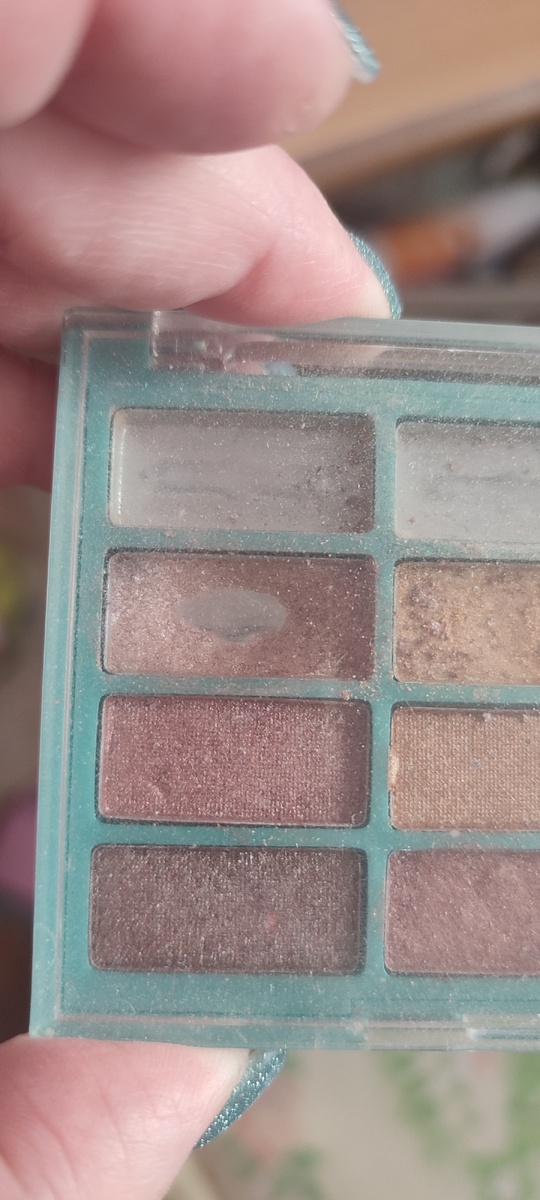 Фото автора. Палетка теней Мейтан. 